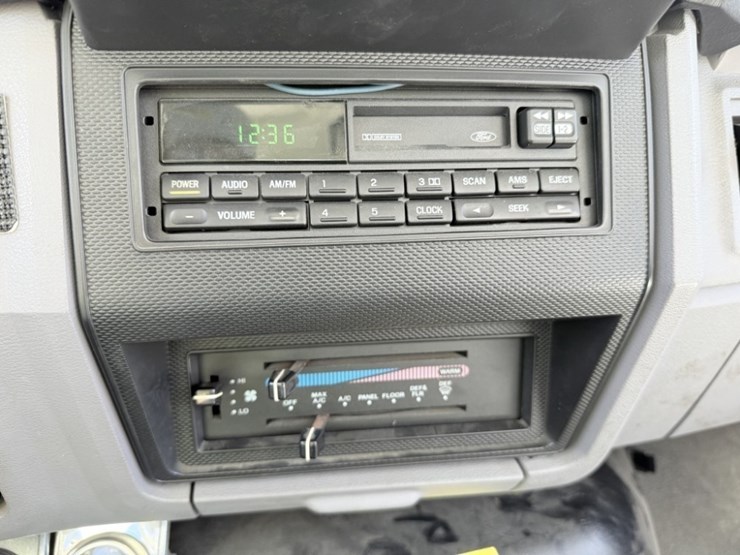 1995-ford-f800-image-42