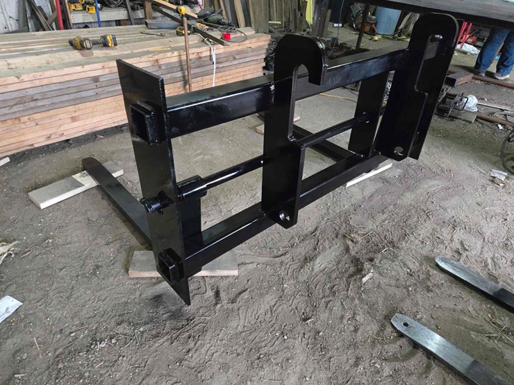 m&j-volvo-mount-pallet-forks-image-3