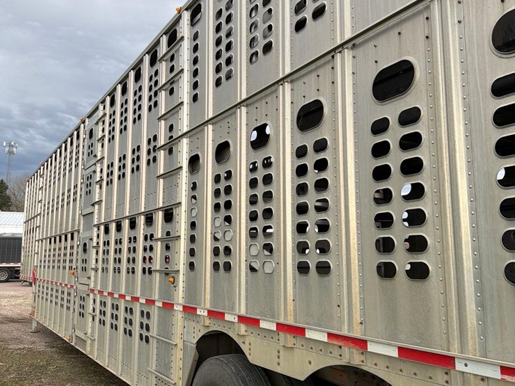 2008-wilson-livestock-trailer-image-40