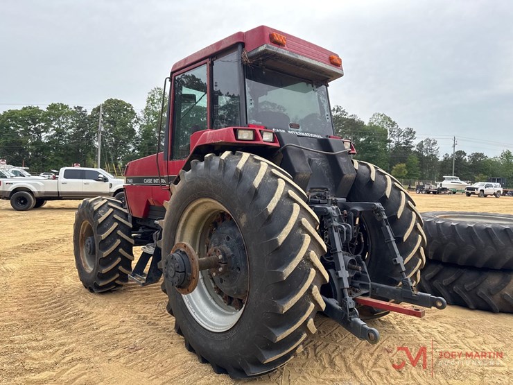 case-7140-ag-tractor-image-3