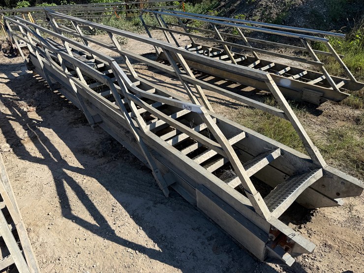 40’-extendable-aluminum-rig-ladder-image-1