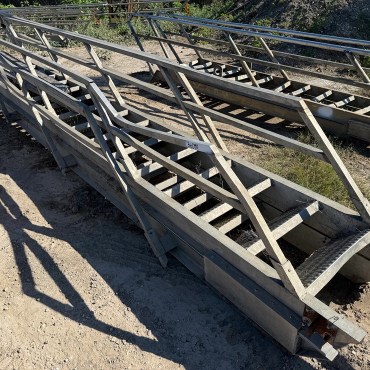 40’ EXTENDABLE ALUMINUM RIG LADDER