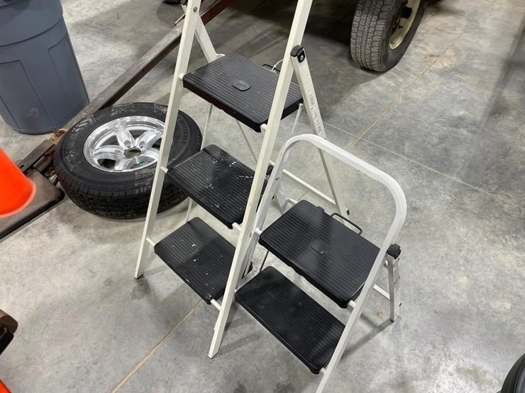 (2)-step-stools-image-2