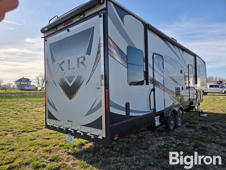 2015-forest-river-xlr-thunderbolt-t/a-toy-hauler-image-5