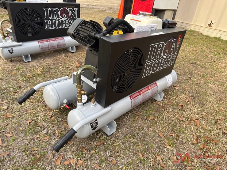new-iron-horse-wheel-barrel-air-compressor-image-3