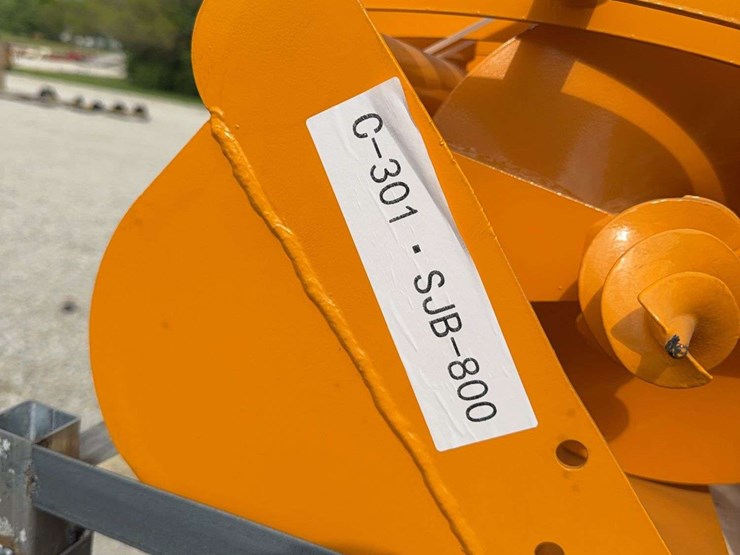 (8)-mini-excavator-attachments-image-2