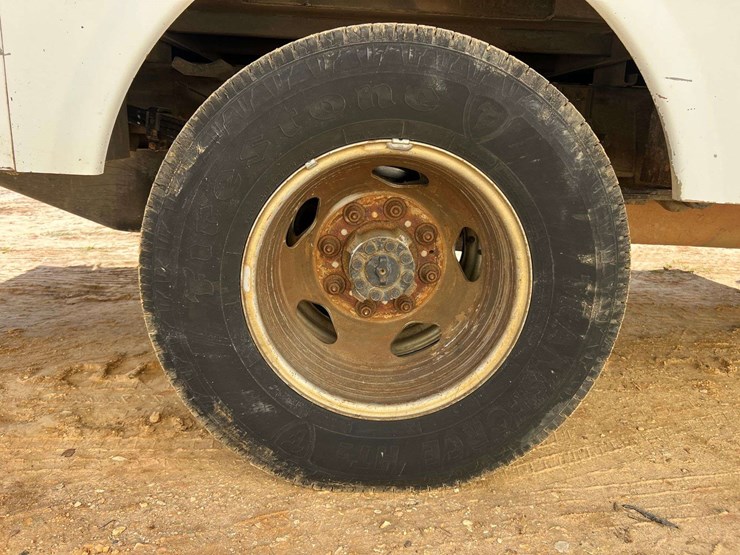 2013-chevrolet-silverado-3500hd-image-15