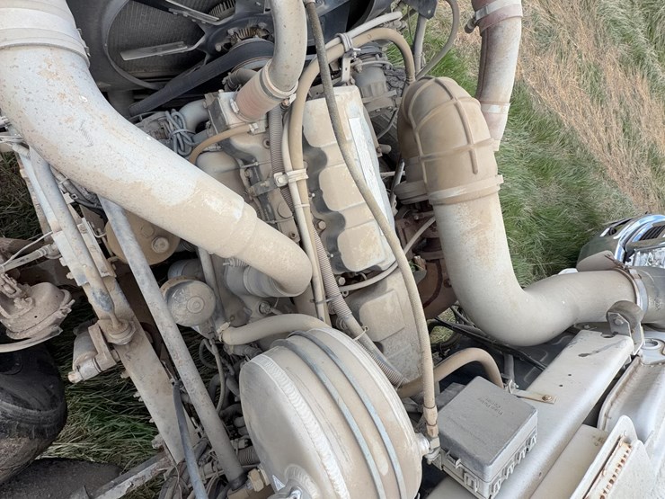2001-mack-rd690s-image-50