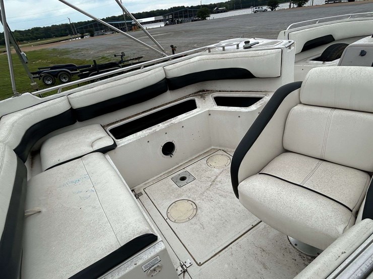 1996-chaparral-sunesta-230-deck-boat-w/mercruiser-se116-inboard/outboard-&-trailer-(no-title~bos-onl-image-14