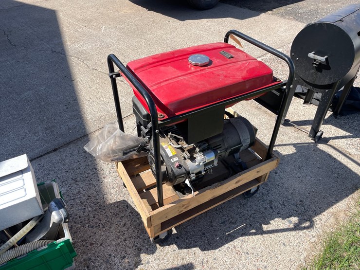 #7001-•-chicago-electric-generator-image-3