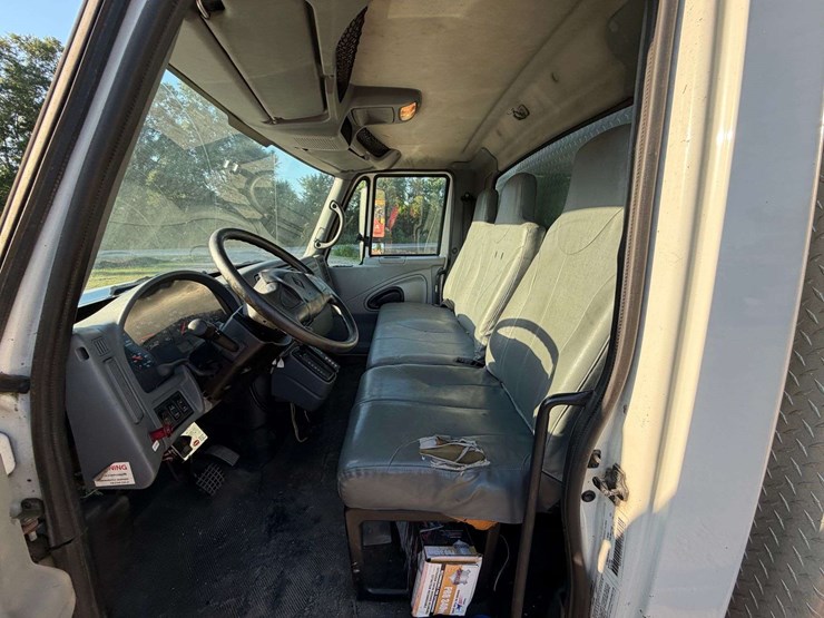 2006-international-durastar-4300-image-9