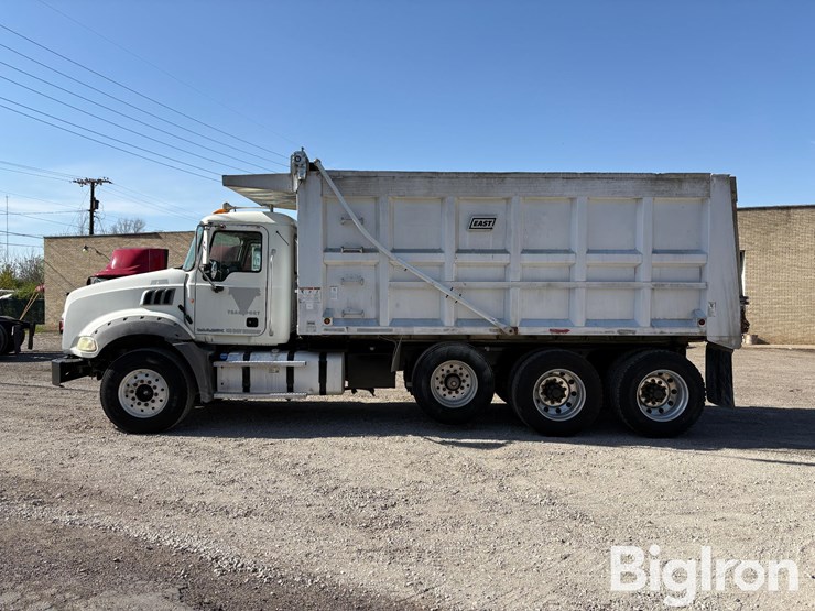 2011-mack-gu800-tri/a-dump-truck-image-8