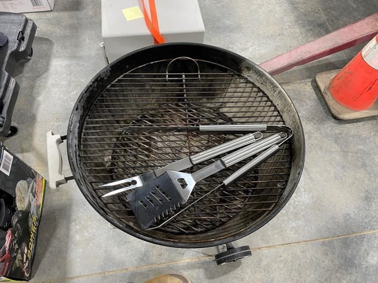 weber-charcoal-grill-image-3