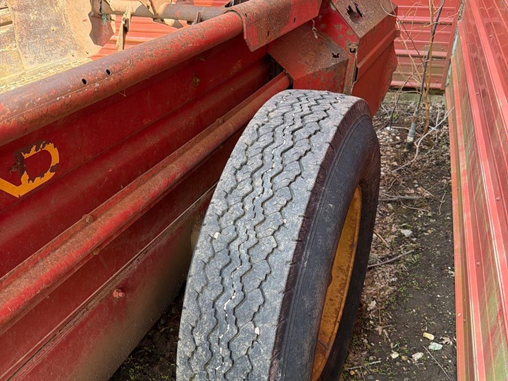 new-holland-520-image-19
