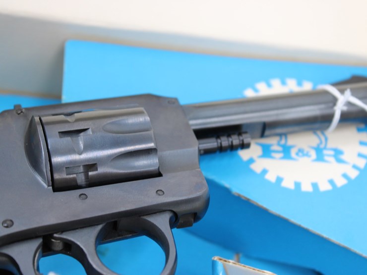 #111-•-h-&-r-model-929-.22-pistol-image-13