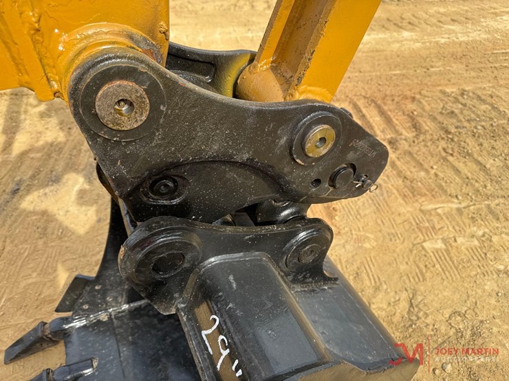2021-caterpillar-305.5-image-10