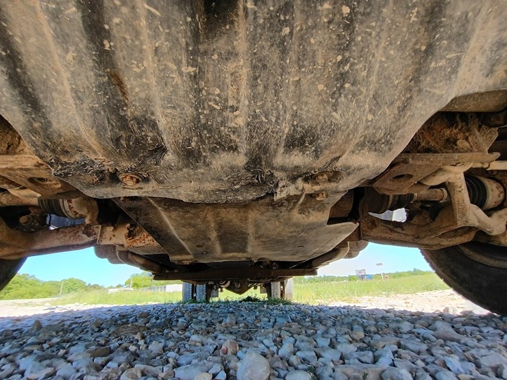 #24570-•-2001-chevrolet-silverado-pickup-truck-image-25