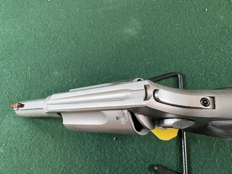 taurus-"the-judge"-.45lc/410ga-revolver-image-10