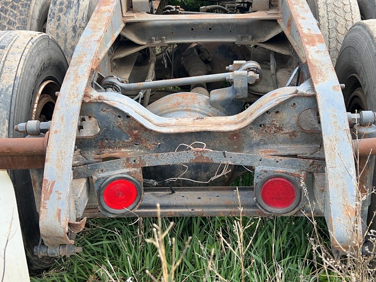 2000-mack-ch613-image-12