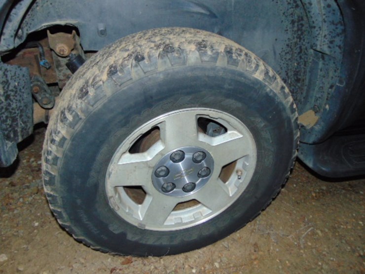 2004-chevrolet-tahoe-image-3