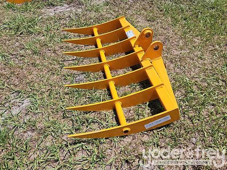 2026-caterpillar-303-image-3