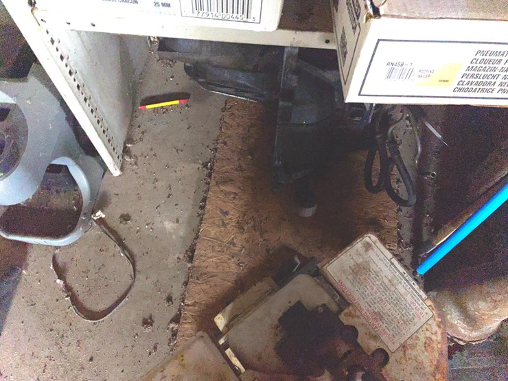 #7069-•-contents-of-shelf-image-7