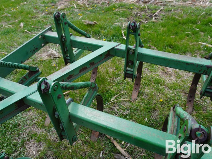 john-deere-12-image-12