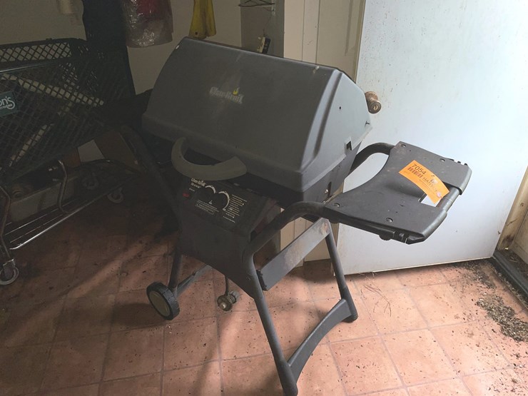 #7054-•-char-broil-gas-grill-image-1