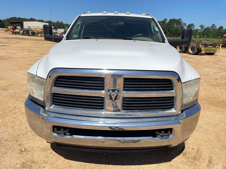 2011-dodge-ram-3500hd-image-5