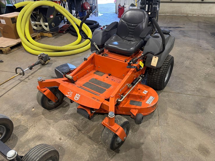 husqvarna-mz52-zero-turn-lawnmower-image-1