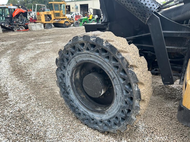 caterpillar-tl943-image-13
