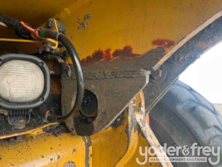 2021-caterpillar-730-image-12