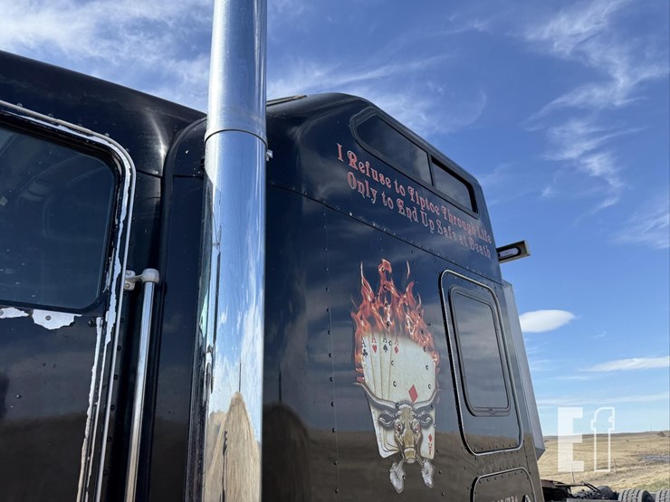 2001-kenworth-w900-image-12