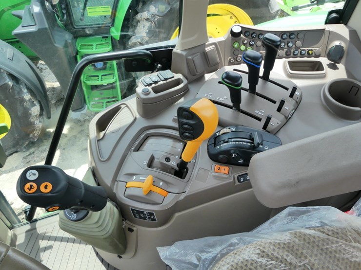 2023-john-deere-6110m-image-11