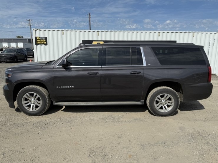 2015-chevrolet-suburban-image-7