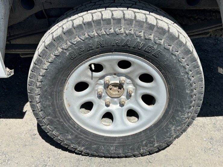 2013-chevrolet-silverado-1500-image-40