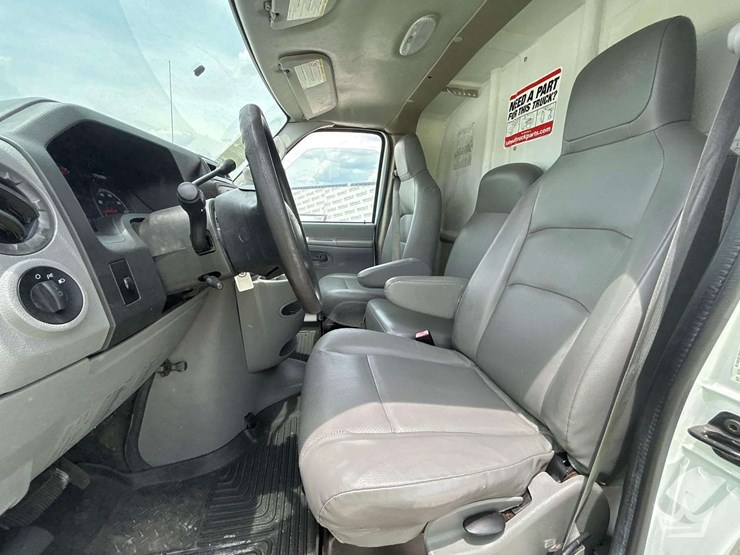 2011-ford-e450-image-15