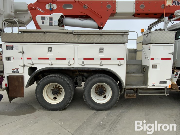 2013-freightliner-m2-106-image-15