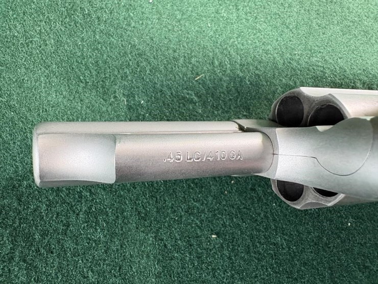taurus-"the-judge"-.45lc/410ga-revolver-image-11