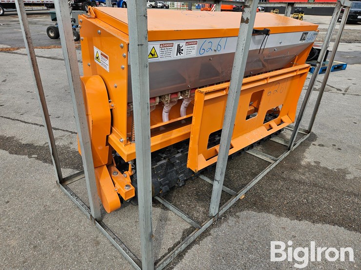 2025-caterpillar-12-image-7