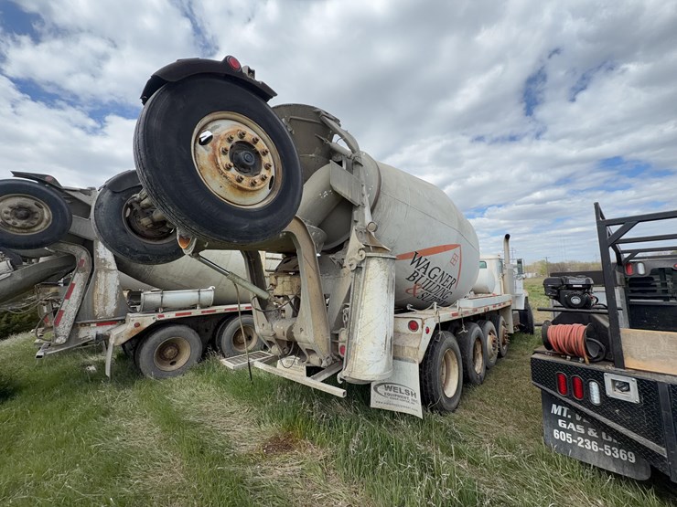 2001-mack-rd690s-image-4