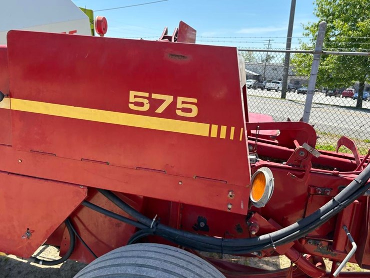 new-holland-575-image-13