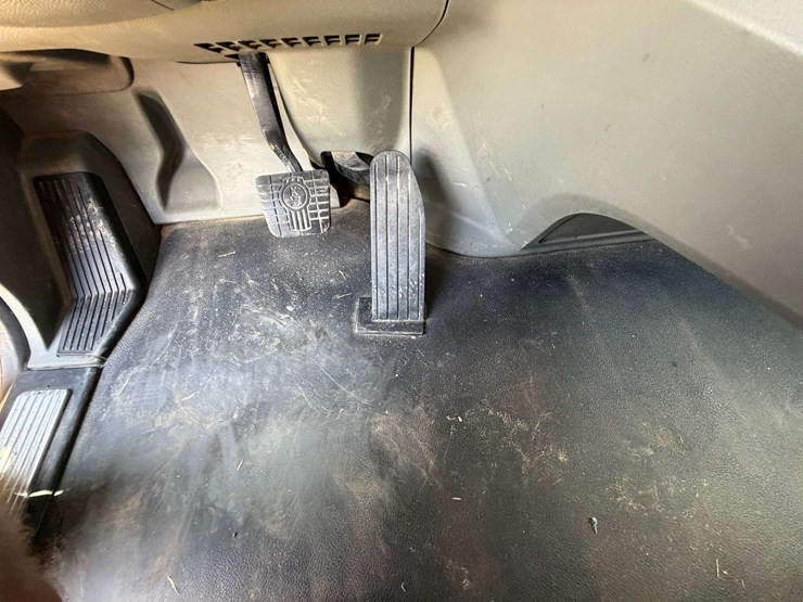 2016-kenworth-t880-image-34