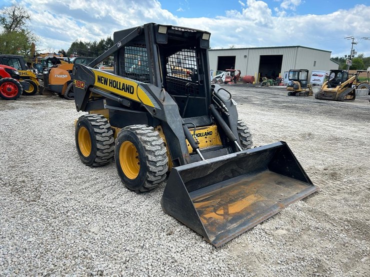 new-holland-l180-image-6