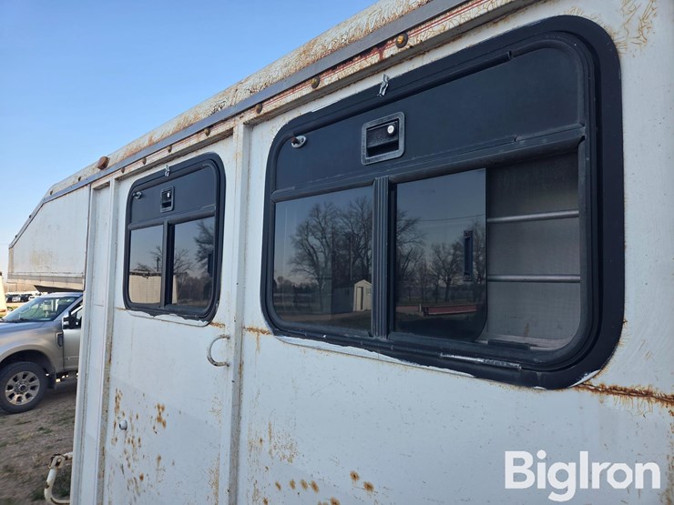 2025-assembled-t/a-livestock-trailer-image-11