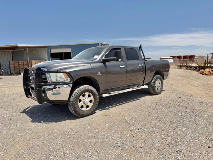 2014-dodge-2500-image-2
