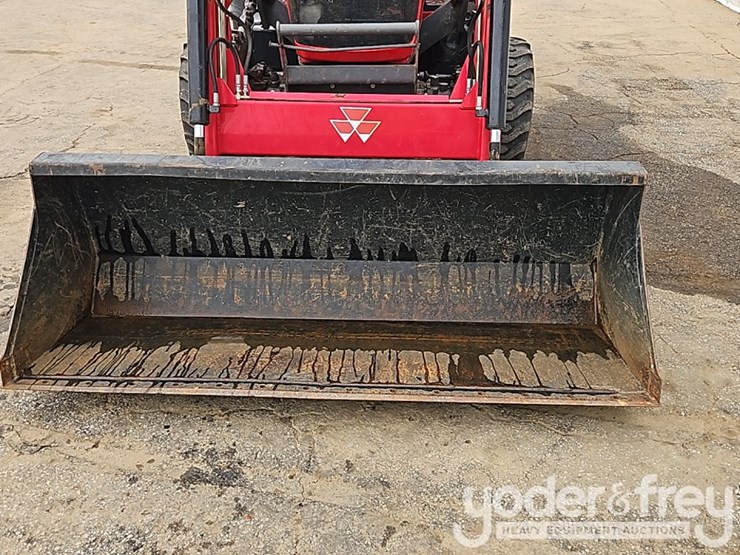 2014-massey-ferguson-1749-image-11