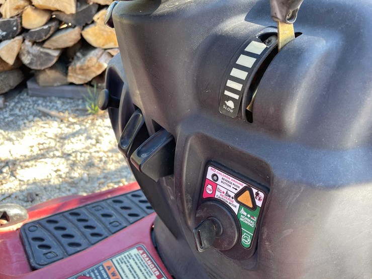 #6941-•-toro-riding-lawn-mower-image-19