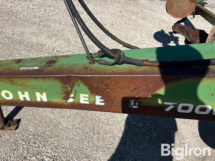 john-deere-7000-image-10