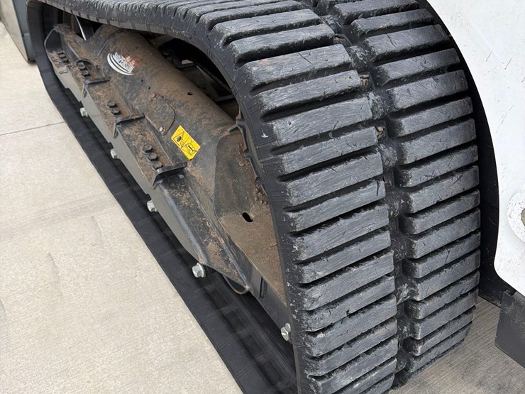 2023-bobcat-t770-image-6